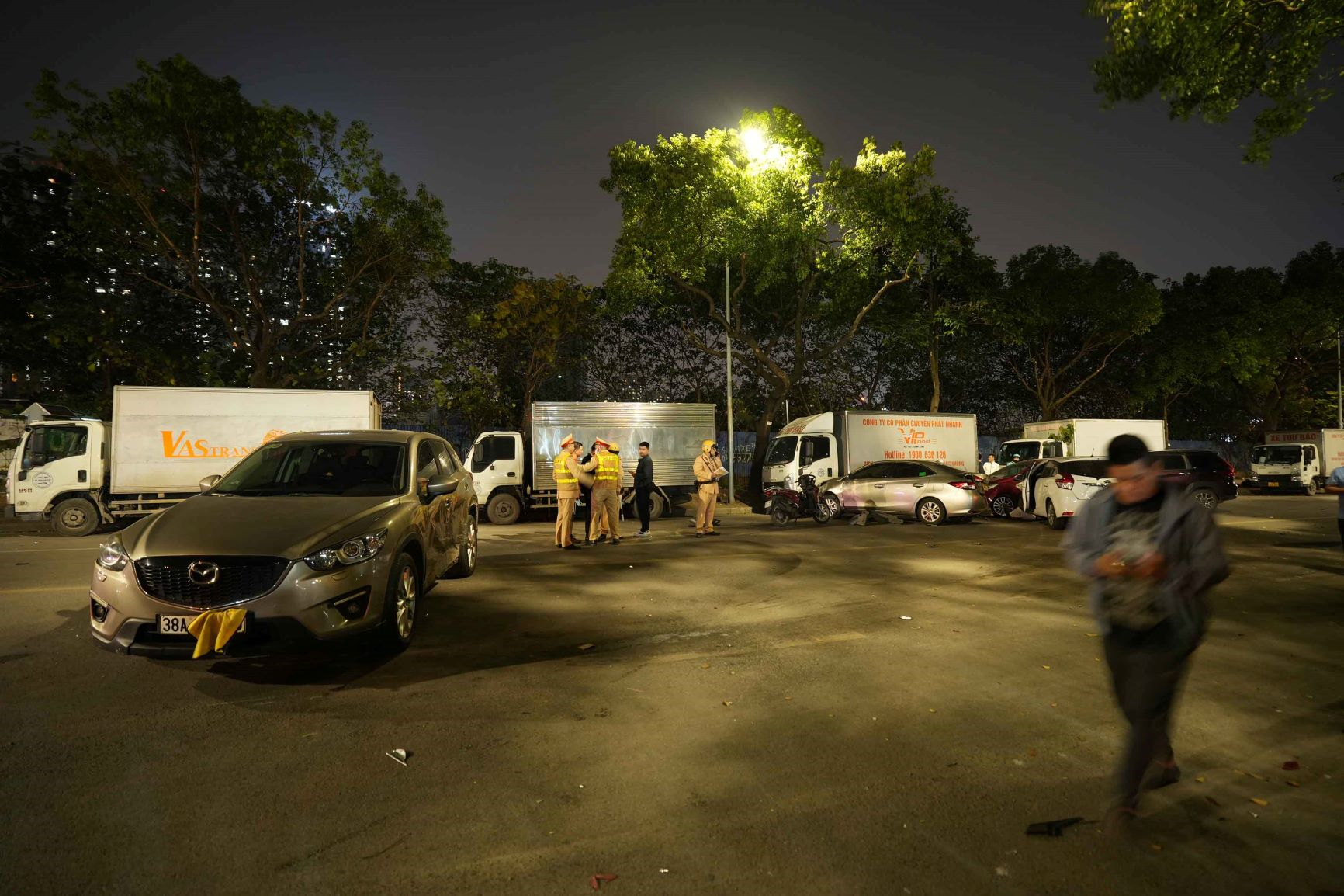 Hà Nội: Tai nạn liên hoàn trên đường Nguyễn Chánh, nhiều người bị thương